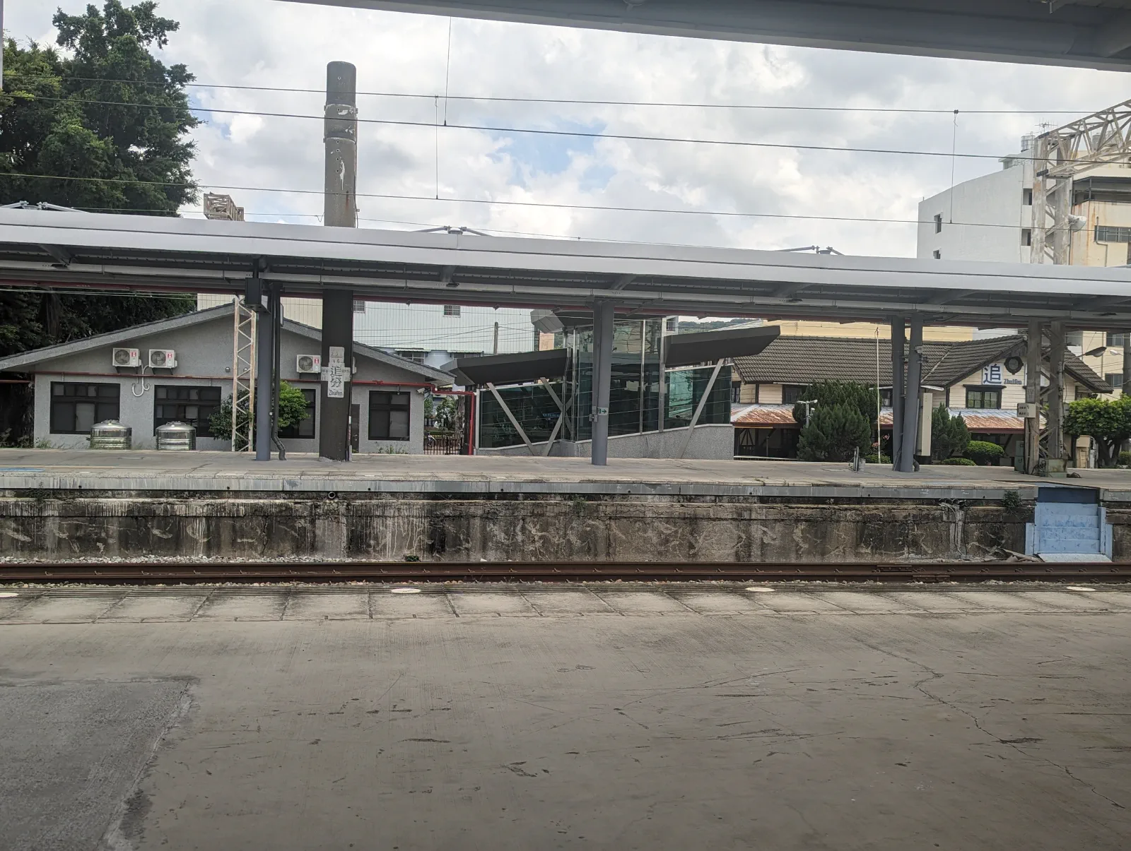 追分車站，沒有停下來買追分成功車票有些可惜