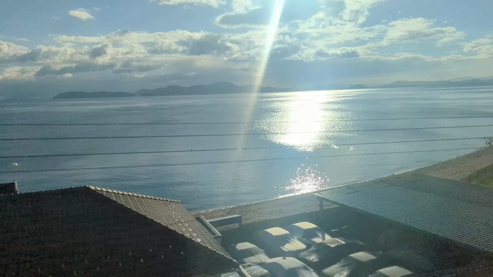 日本最大的內陸湖-琵琶湖景，攝於湖西線北小松-近江舞子間