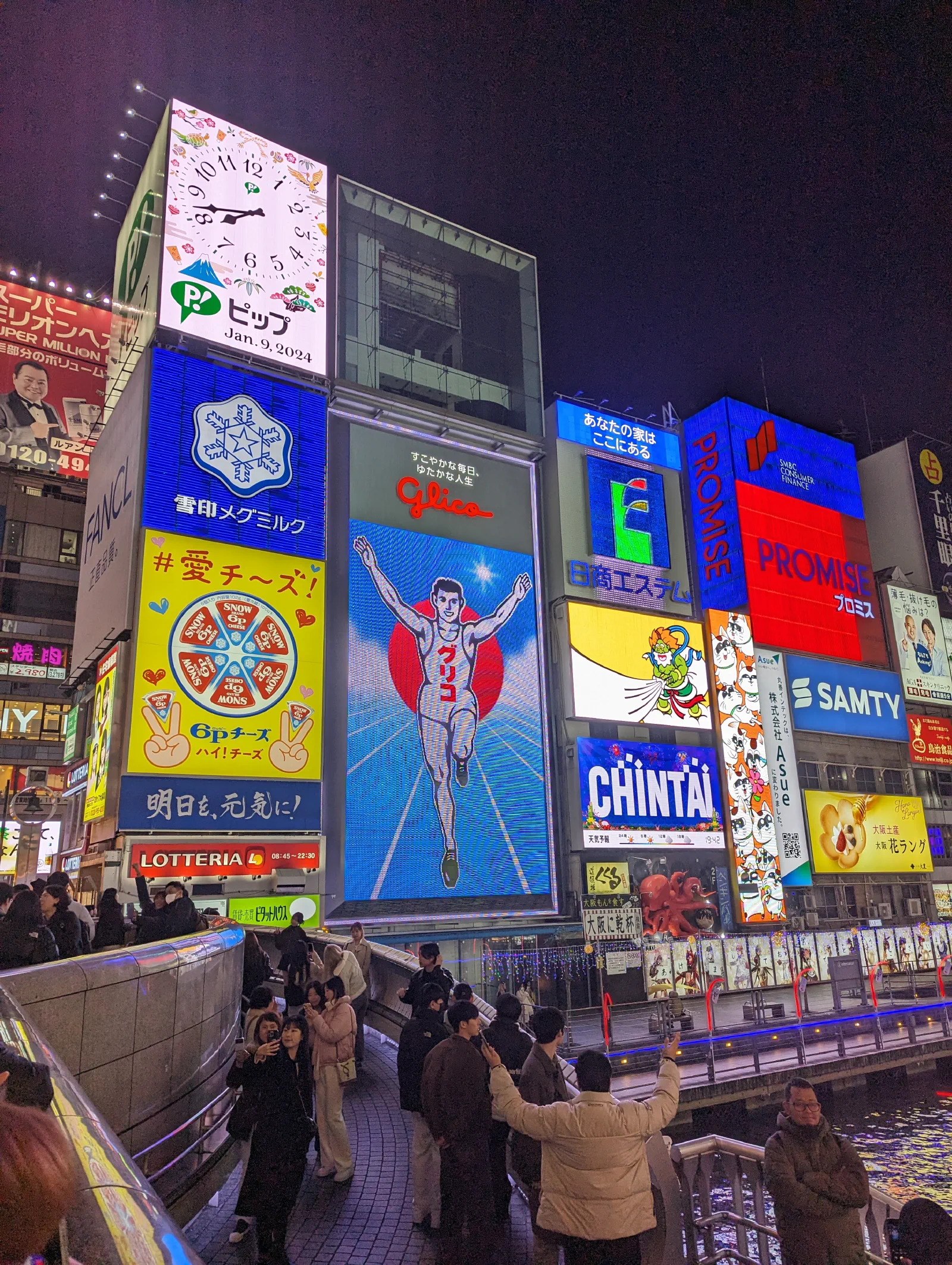 道頓堀戎橋，知名的跑跑人看板