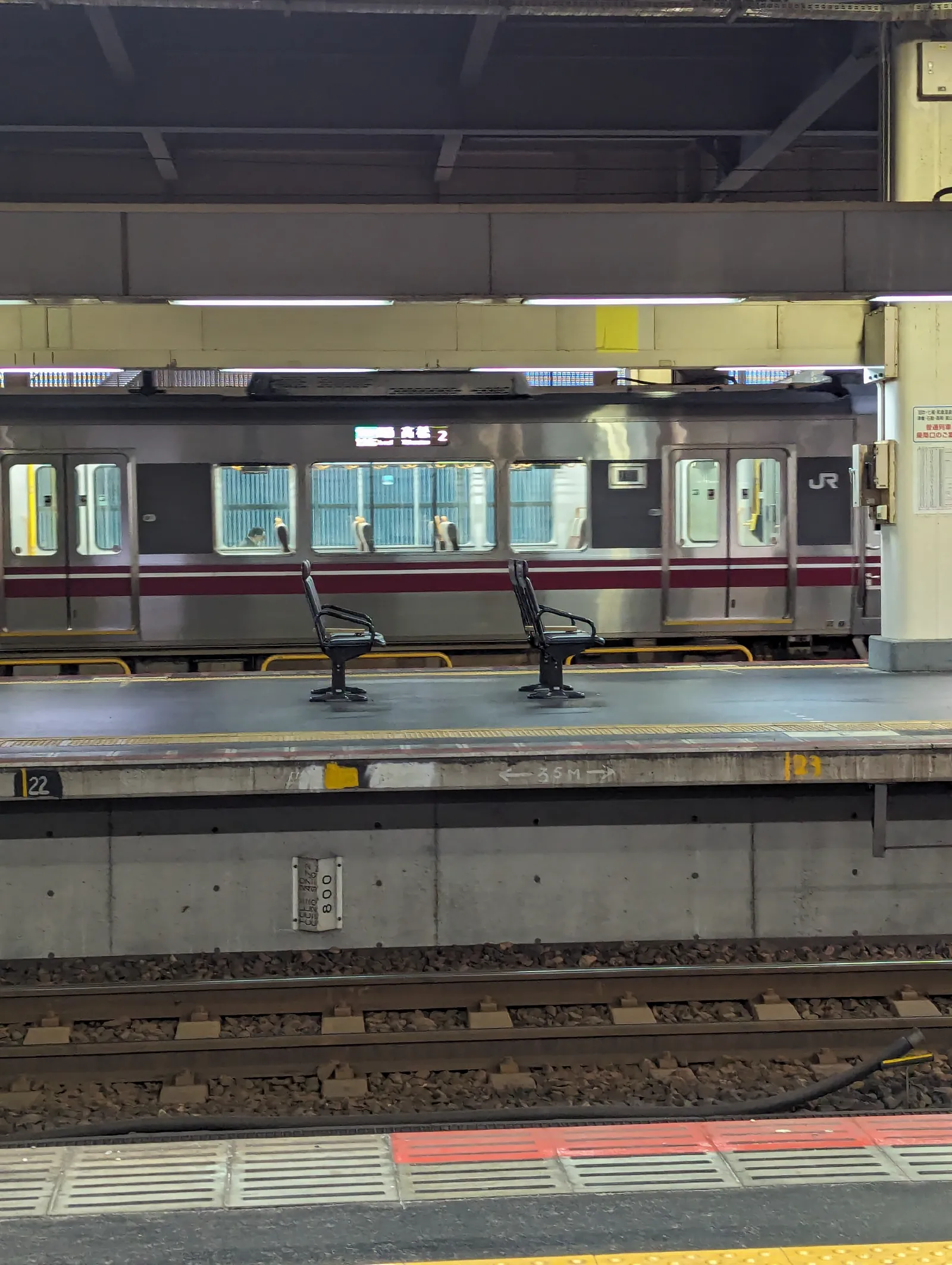 雖然很糊，但看得出這班車的行先是高松，會先經過IR石川鐵道再進七尾線