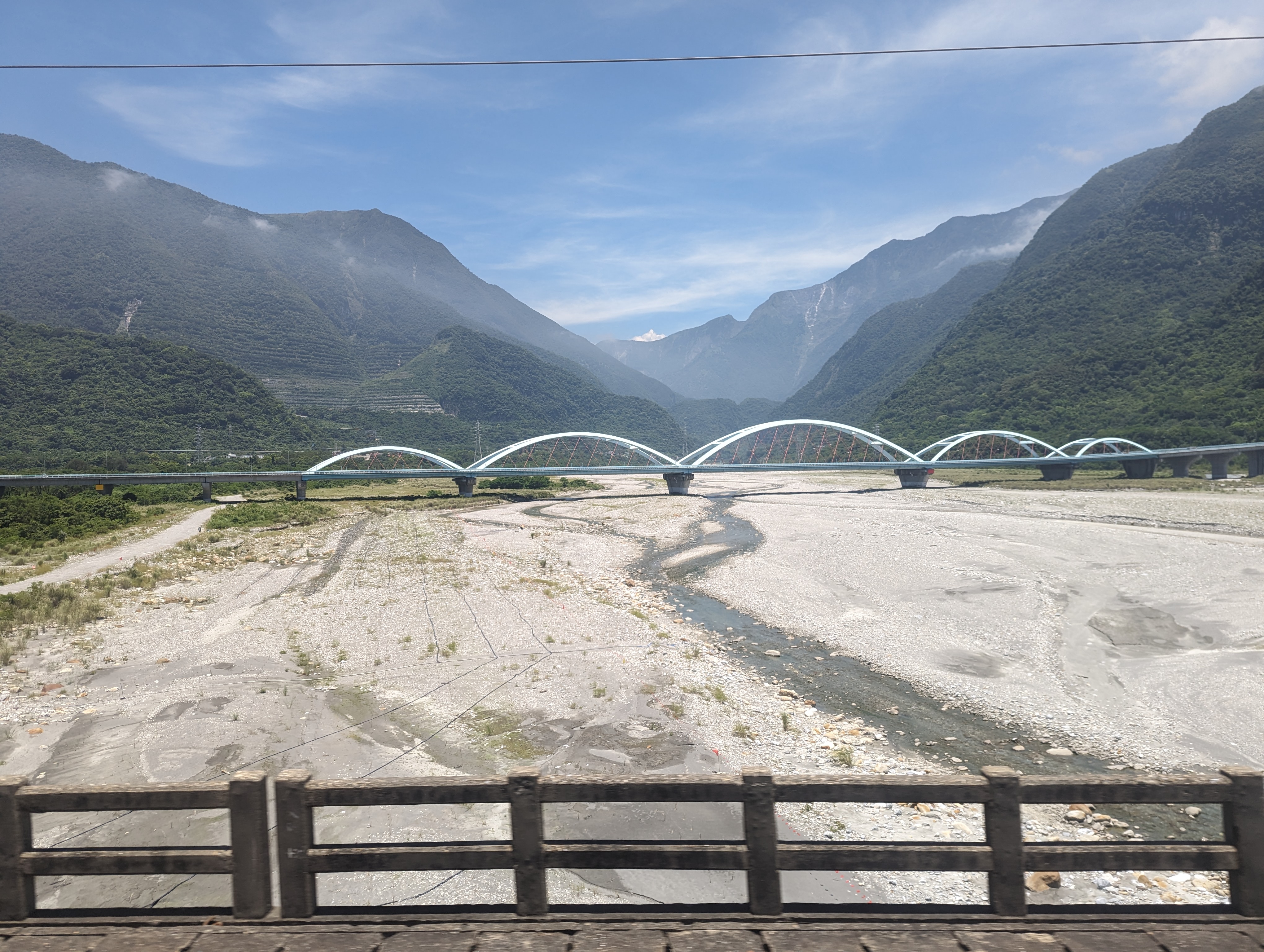 崇德-新城站間,台9線太魯閣大橋