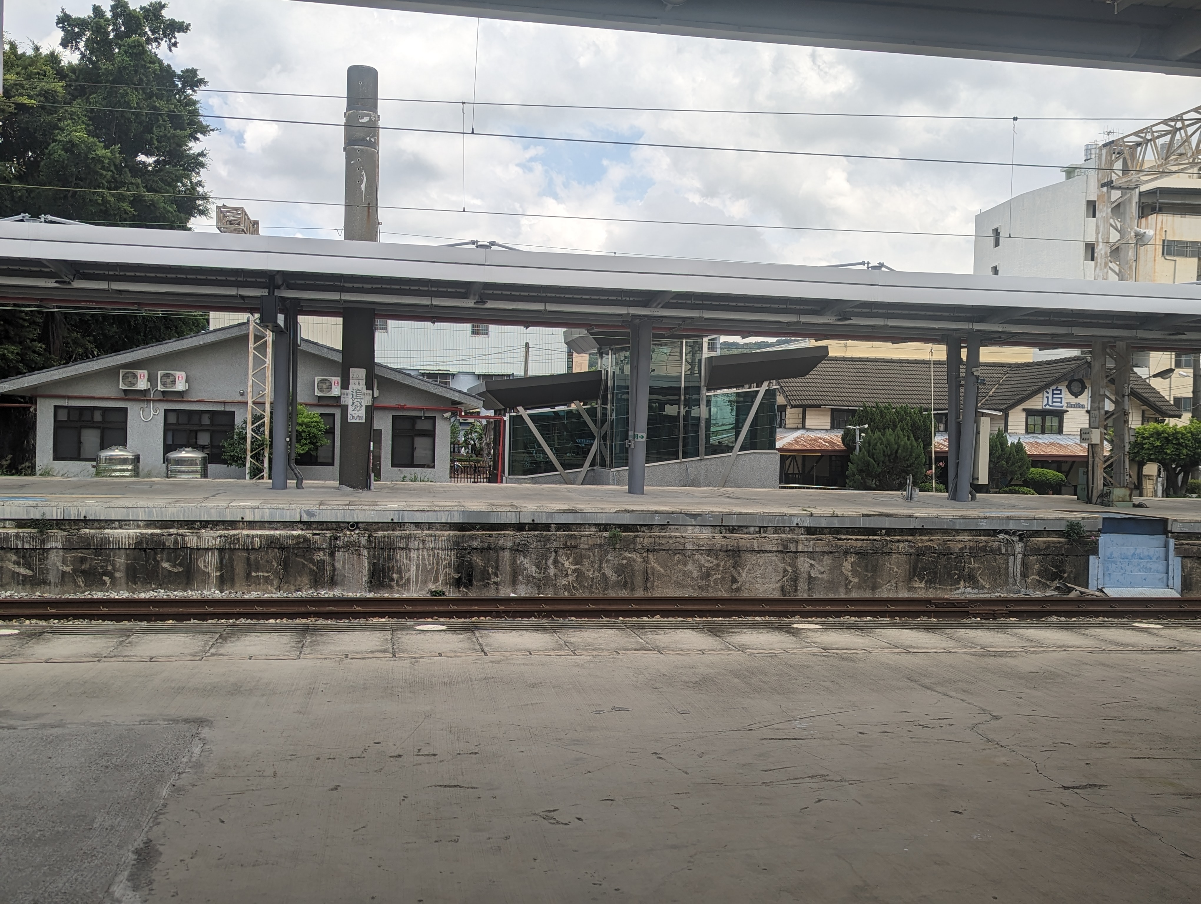 追分車站，沒有停下來買追分成功車票有些可惜
