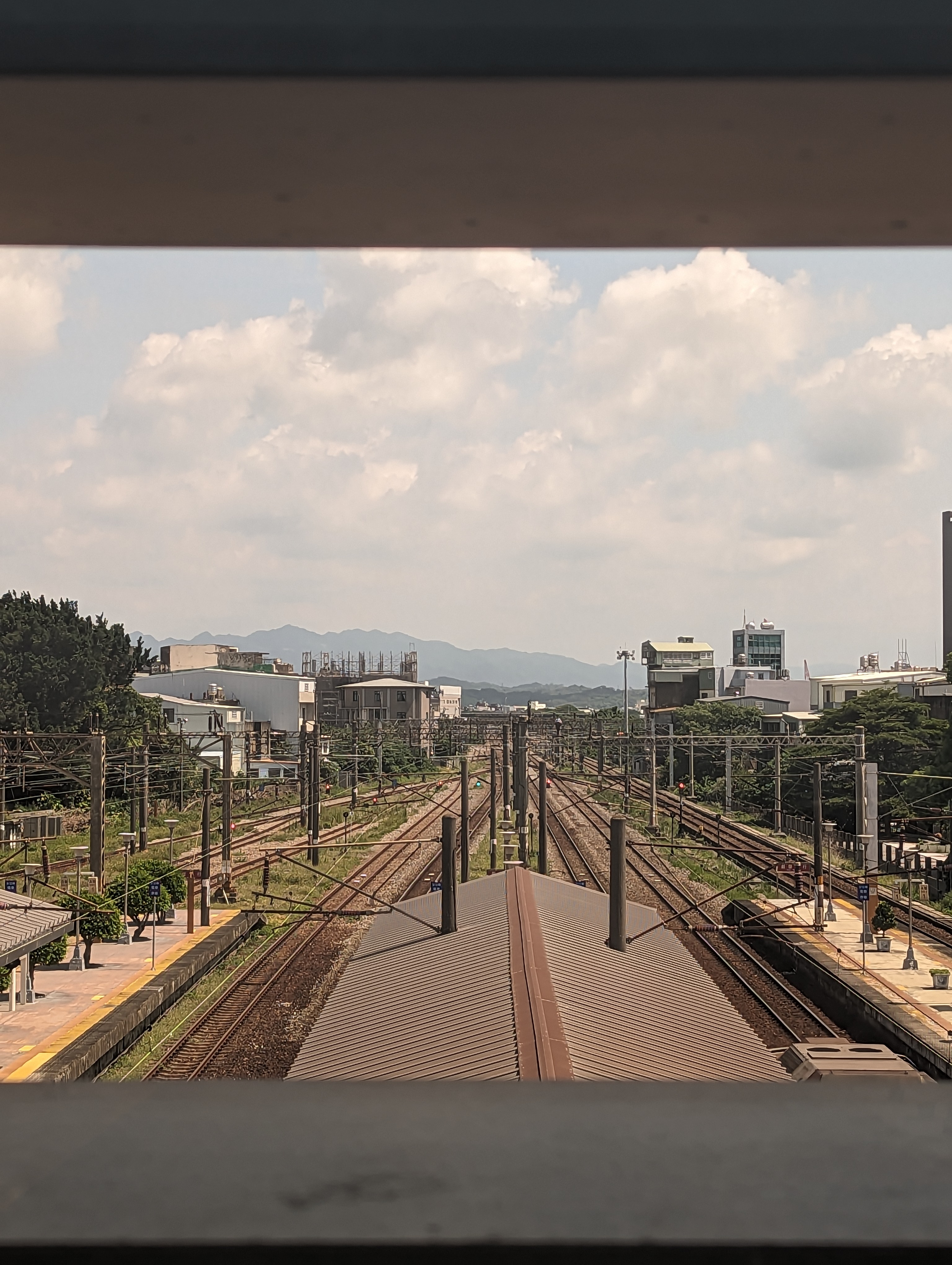竹南車站及往山海線分歧處的眾多股道