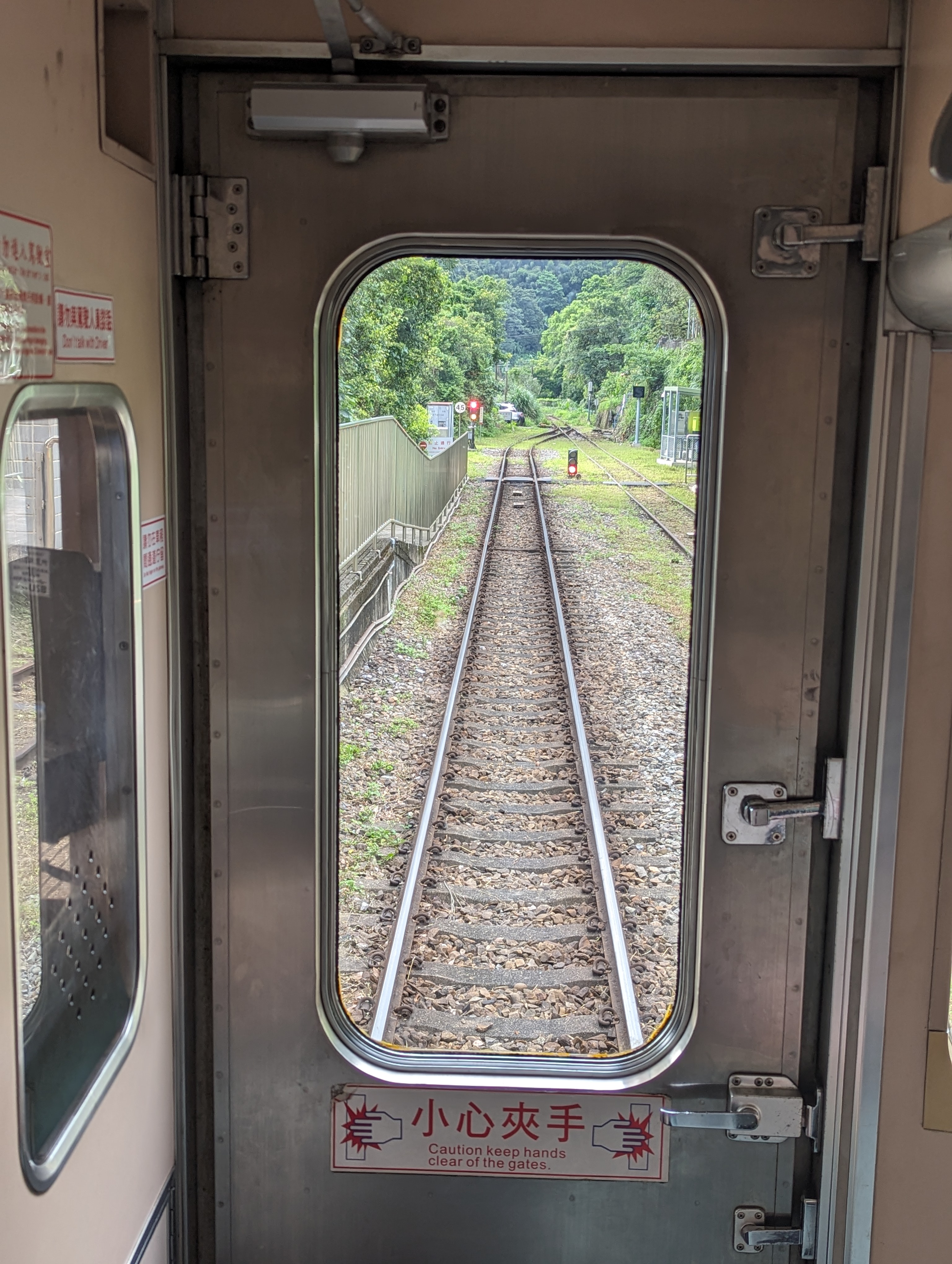 1831次(內灣-新竹)，DMU1000，這個車型的好處是可以前方展望，不過限逆行方向