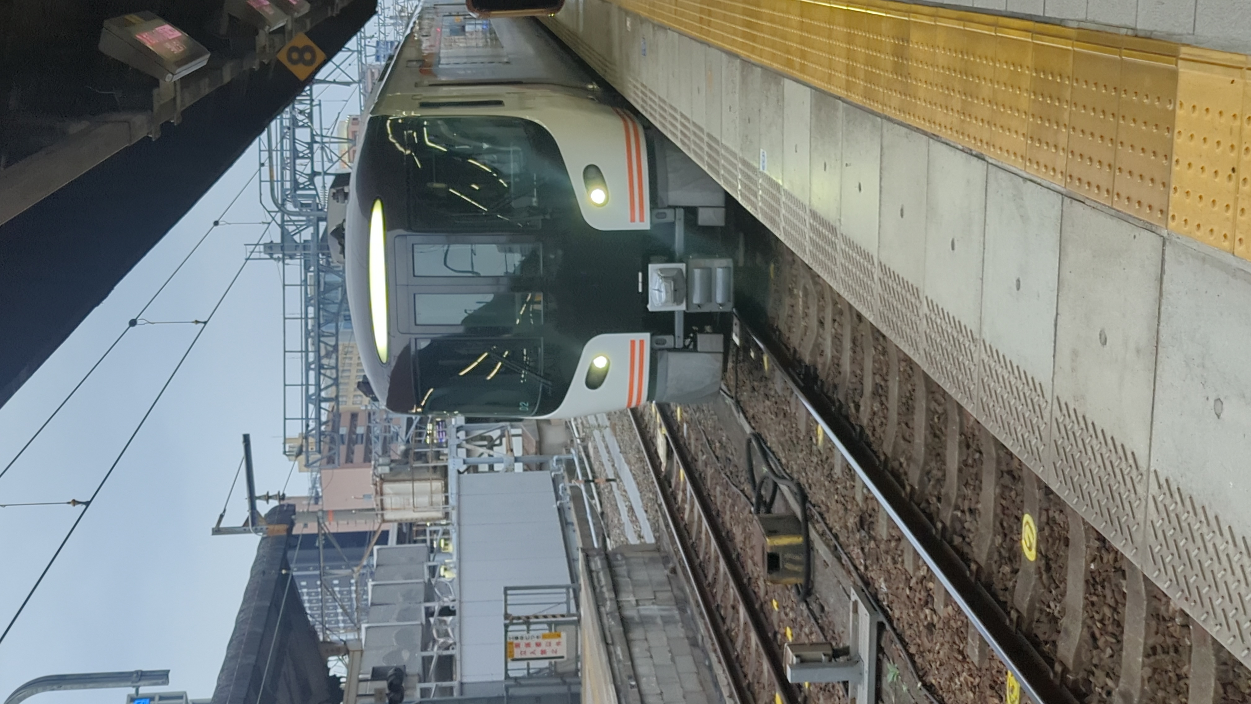 特急飛驒15@名古屋站,車型為HC85系
