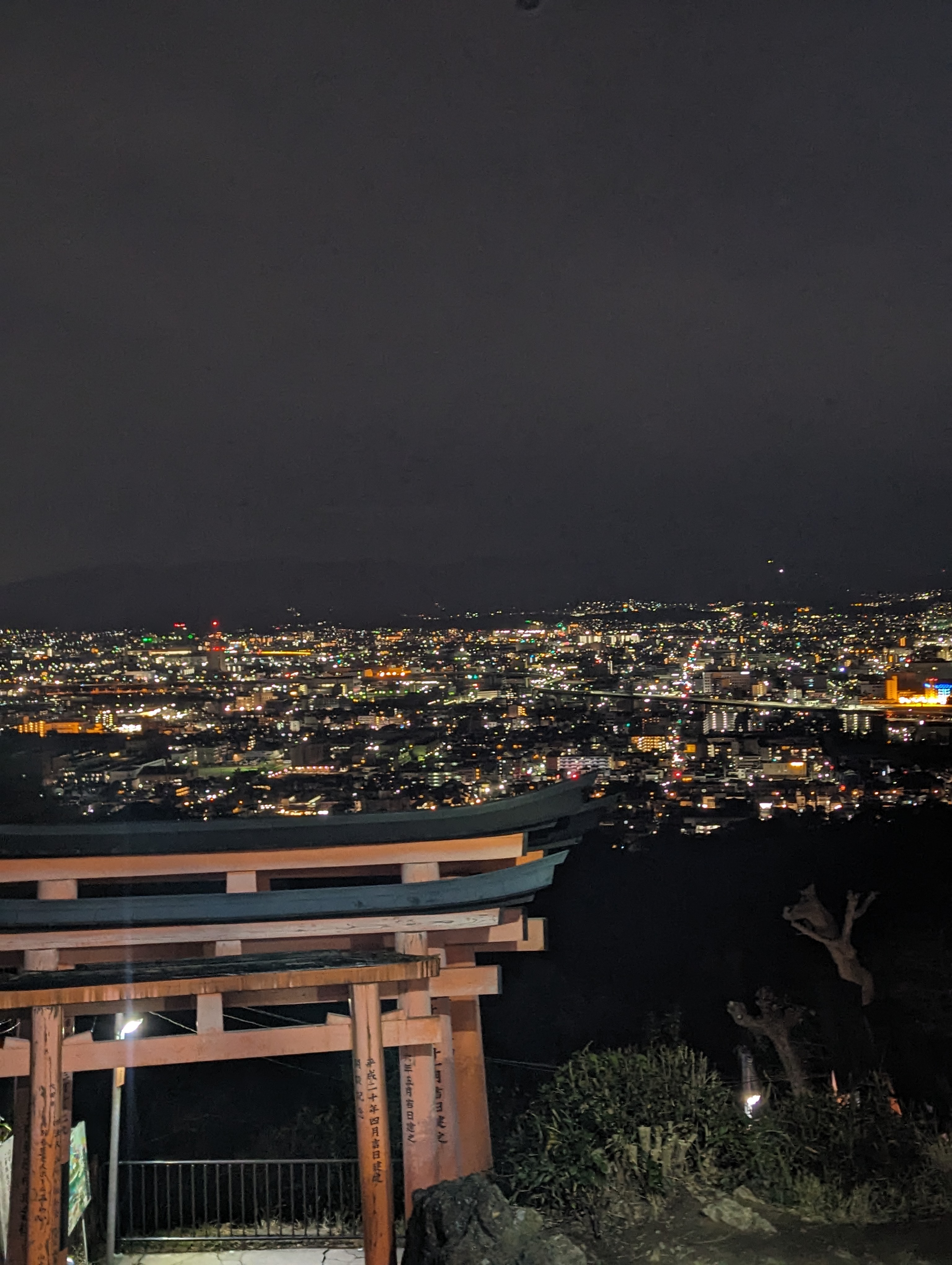 山上往下看的夜景