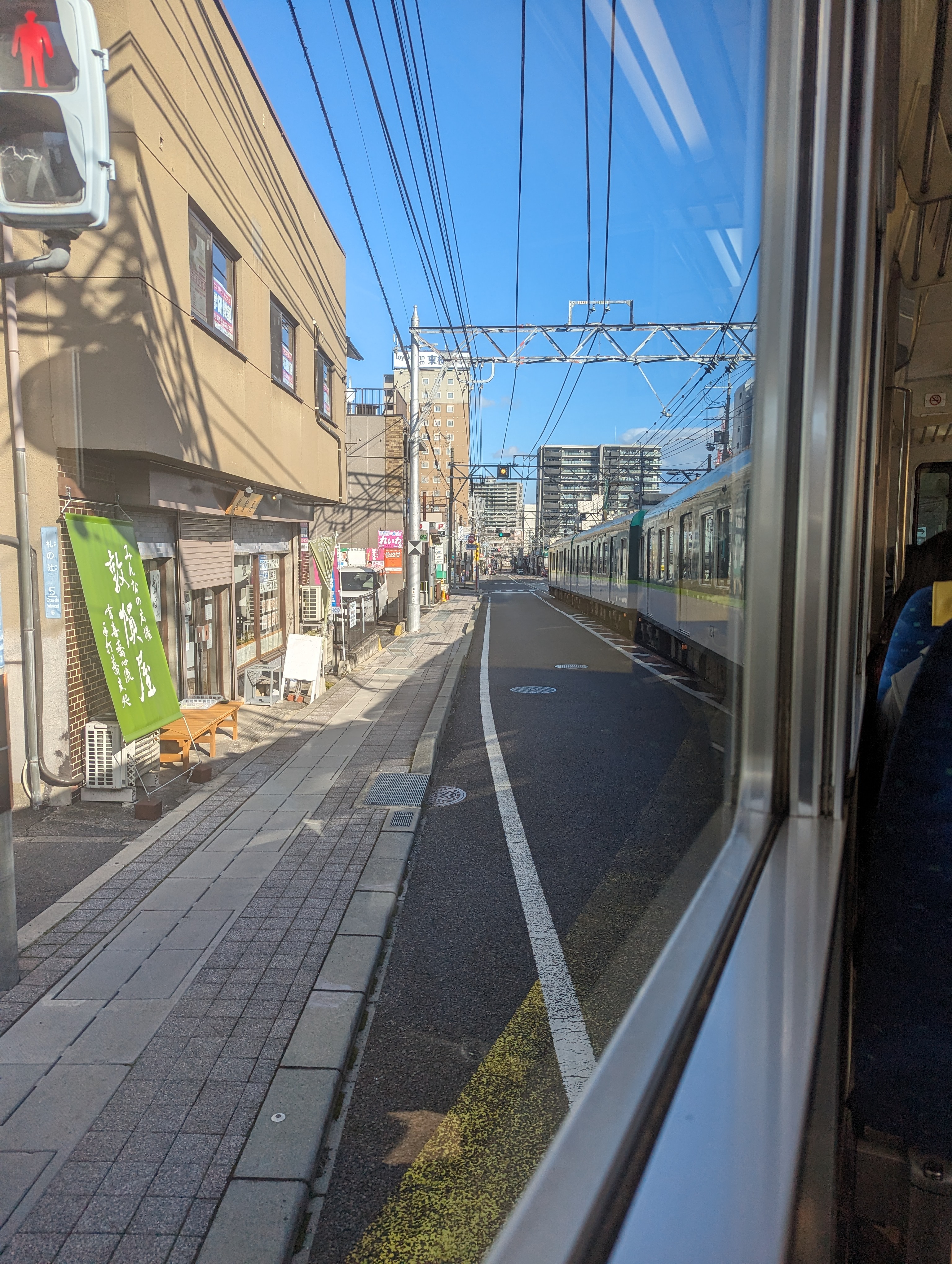 接近終點這邊有路面電車B型路權的路段