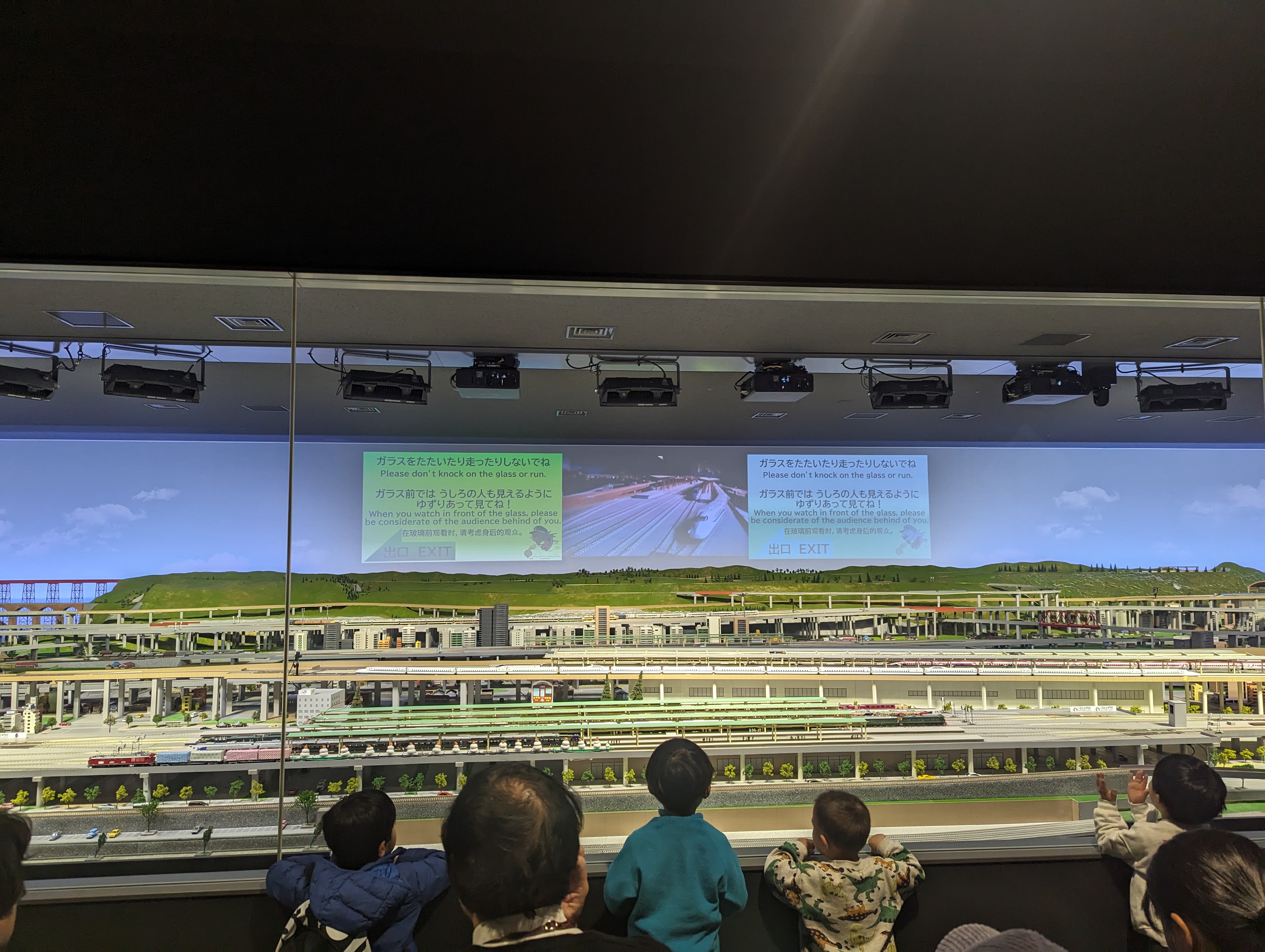 二樓有一些互動區,還有每個鐵道博物館必備的鐵道模型展示秀,過去的時候剛好遇到一場