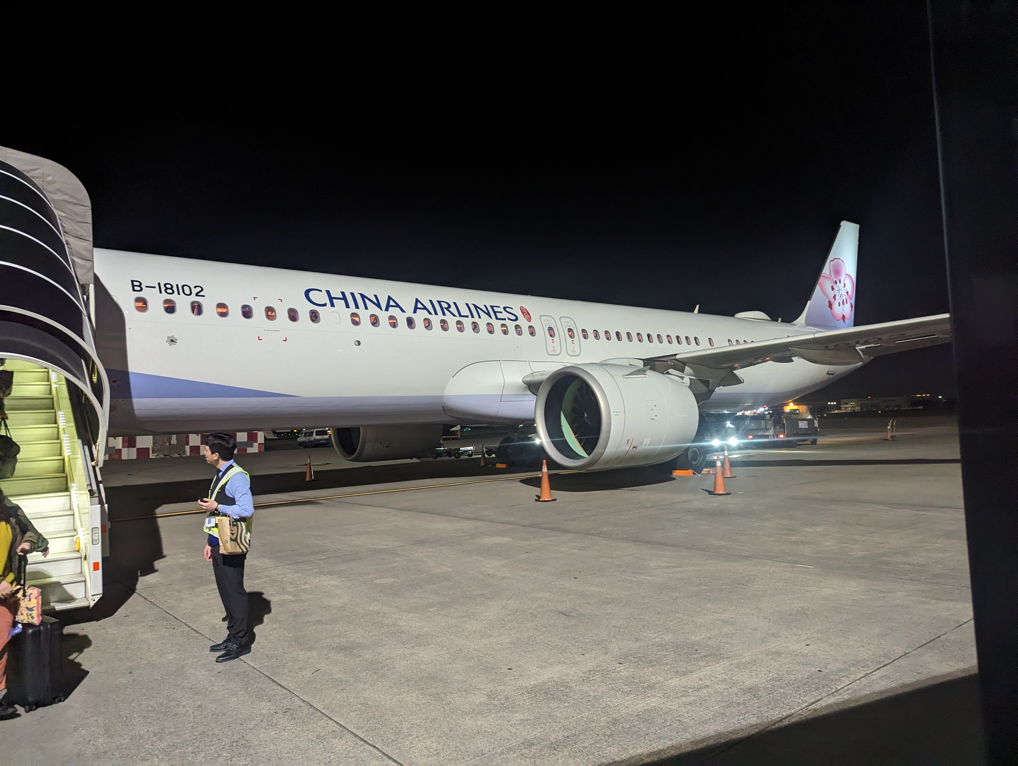 這次搭的飛機,不過因為福岡機場是靠在空橋不好拍,是到桃機才補拍的