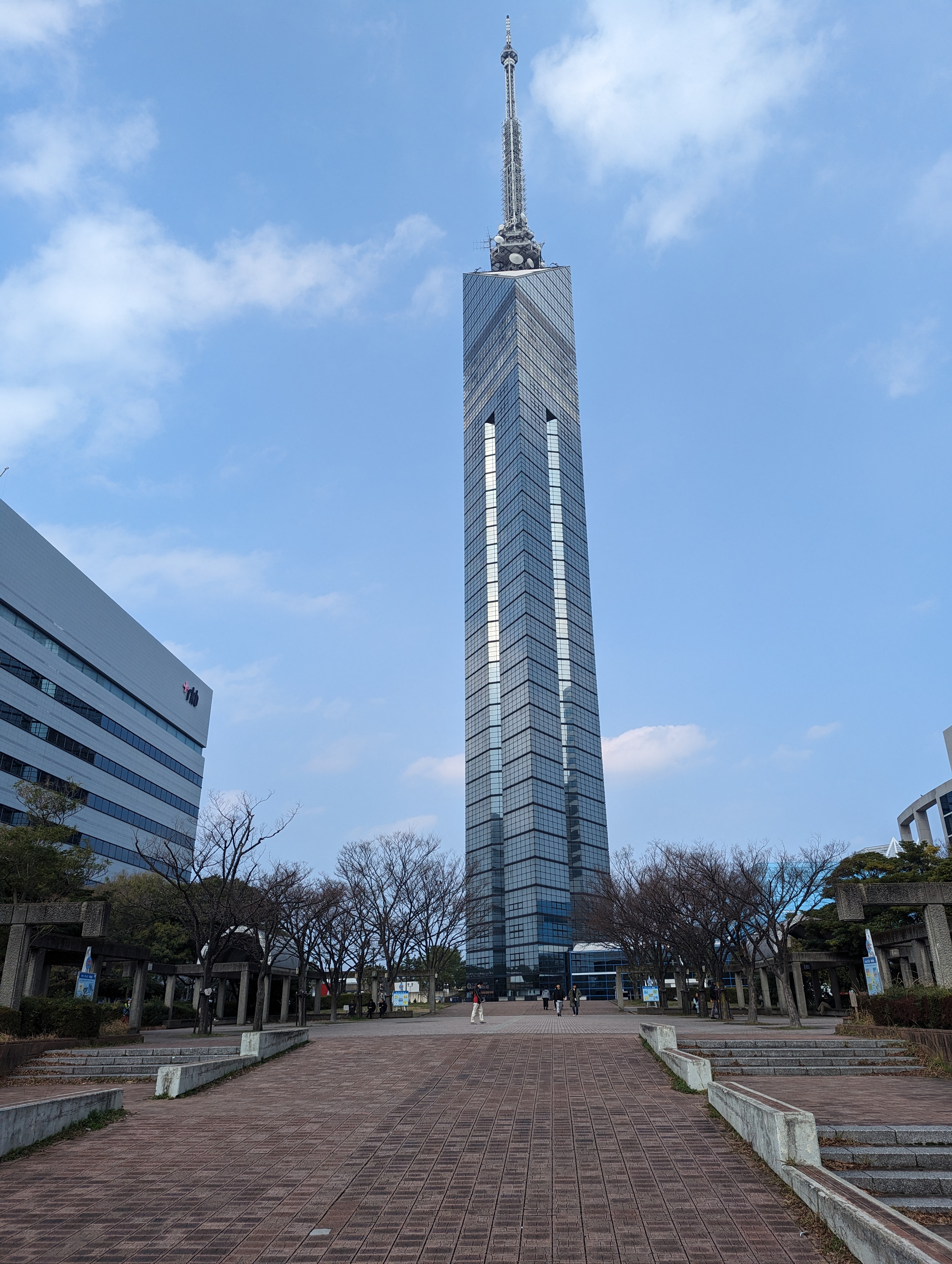 福岡塔,搭電梯的時候因為跟韓國人同一台,導覽員同時用日文跟韓文介紹,為什麼不順便說中文呢