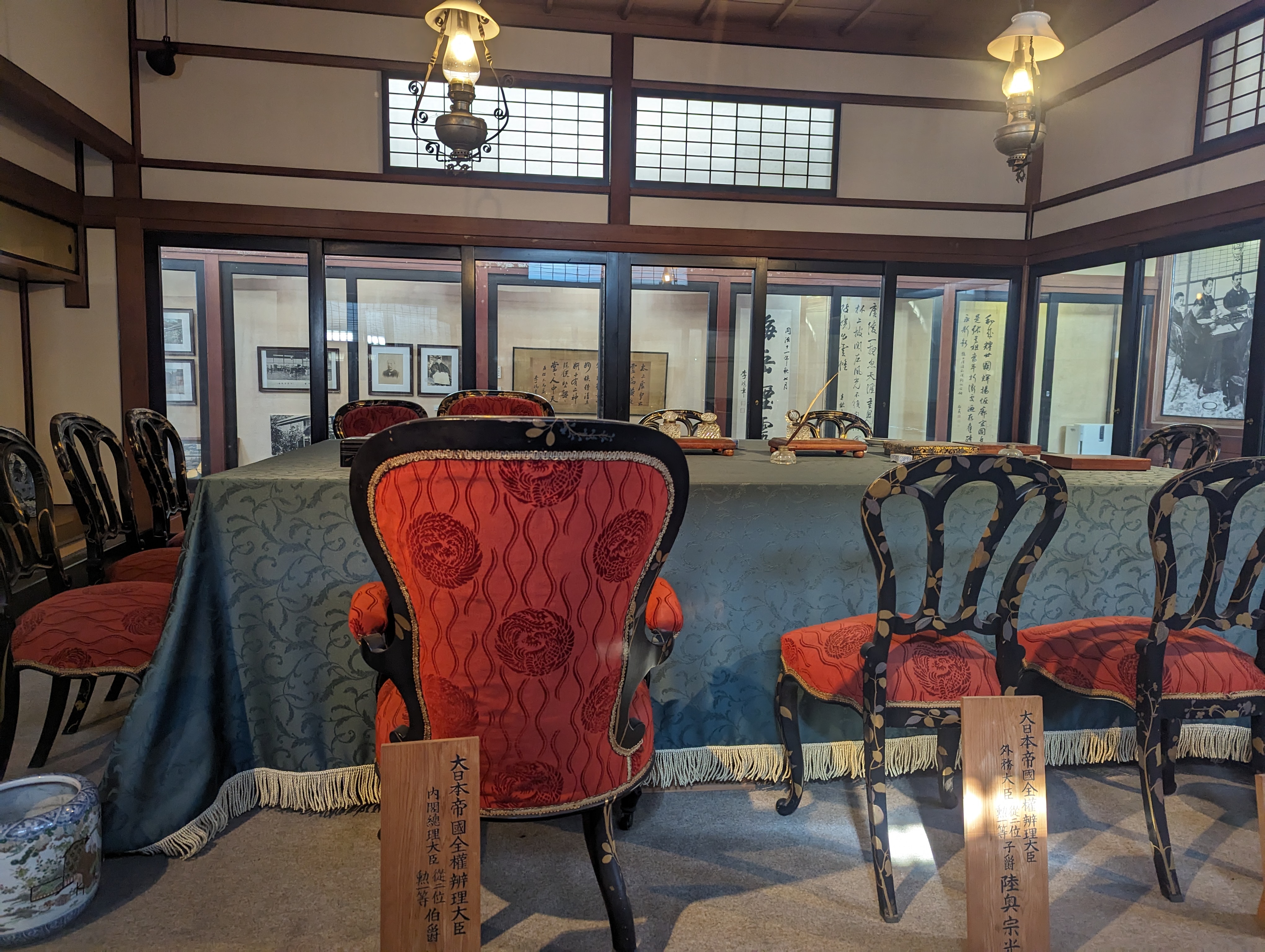 日清講和紀念館,也就是簽訂馬關條約的地方被保留了下來,紀載了相關的歷史,附近還有一條李鴻章道