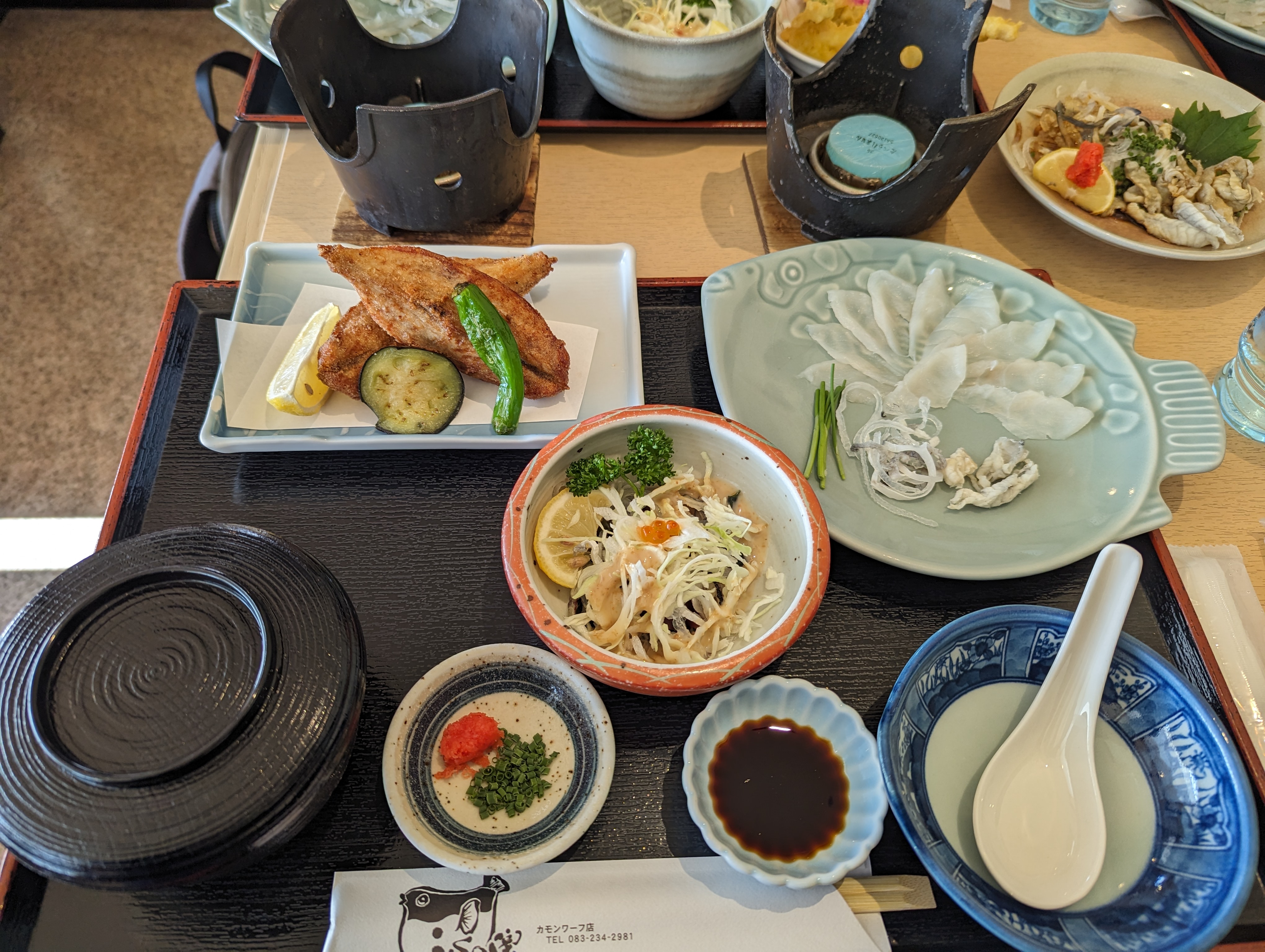 河豚餐,個人覺得炸的不錯,生魚片就還好。日本河豚料理有完善的考核制度,不太需要擔心中毒